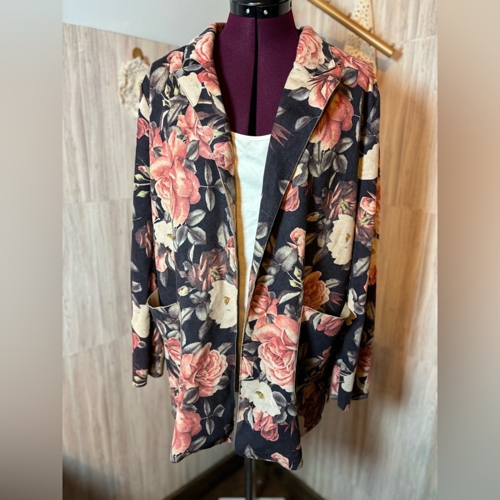 Solitaire Floral Women's Jacket - Black Cream and Pink